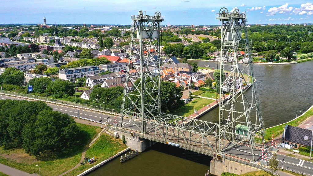 De hefbrug van Alphen aan den Rijn, de vestigingsplaats van 21 Graden